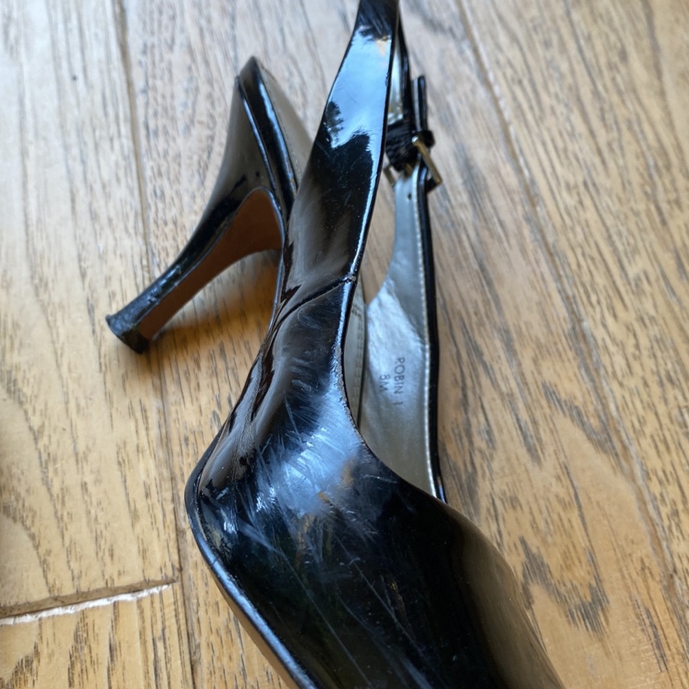 Lovely Tahari Black Patent Heels.  8M. - Picture 5 of 5